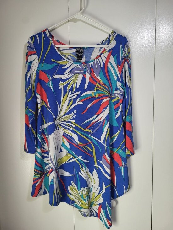 Clara Sun Woo Tops - Clara Sun Woo Women's S Blue Floral Artsy Print Asymmetrical Hem Tunic Top USA